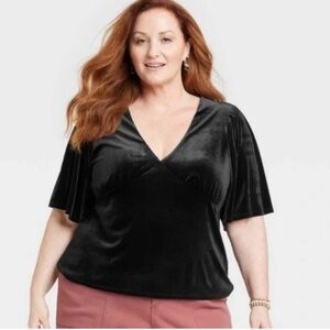 Knox Rose Black Velvet Women's Top